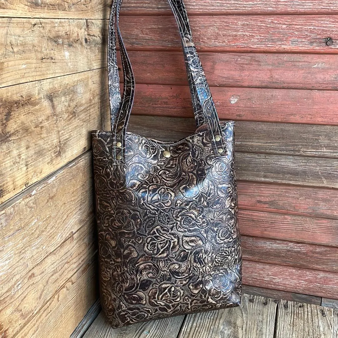 092 Trisha -  w/ Deadwood Roses