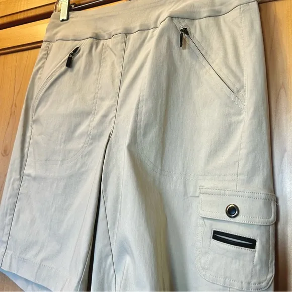2 Pairs of Jamie Sadock Women’s Golf Shorts Sz 8 Khaki Tan &amp; Black NWOT