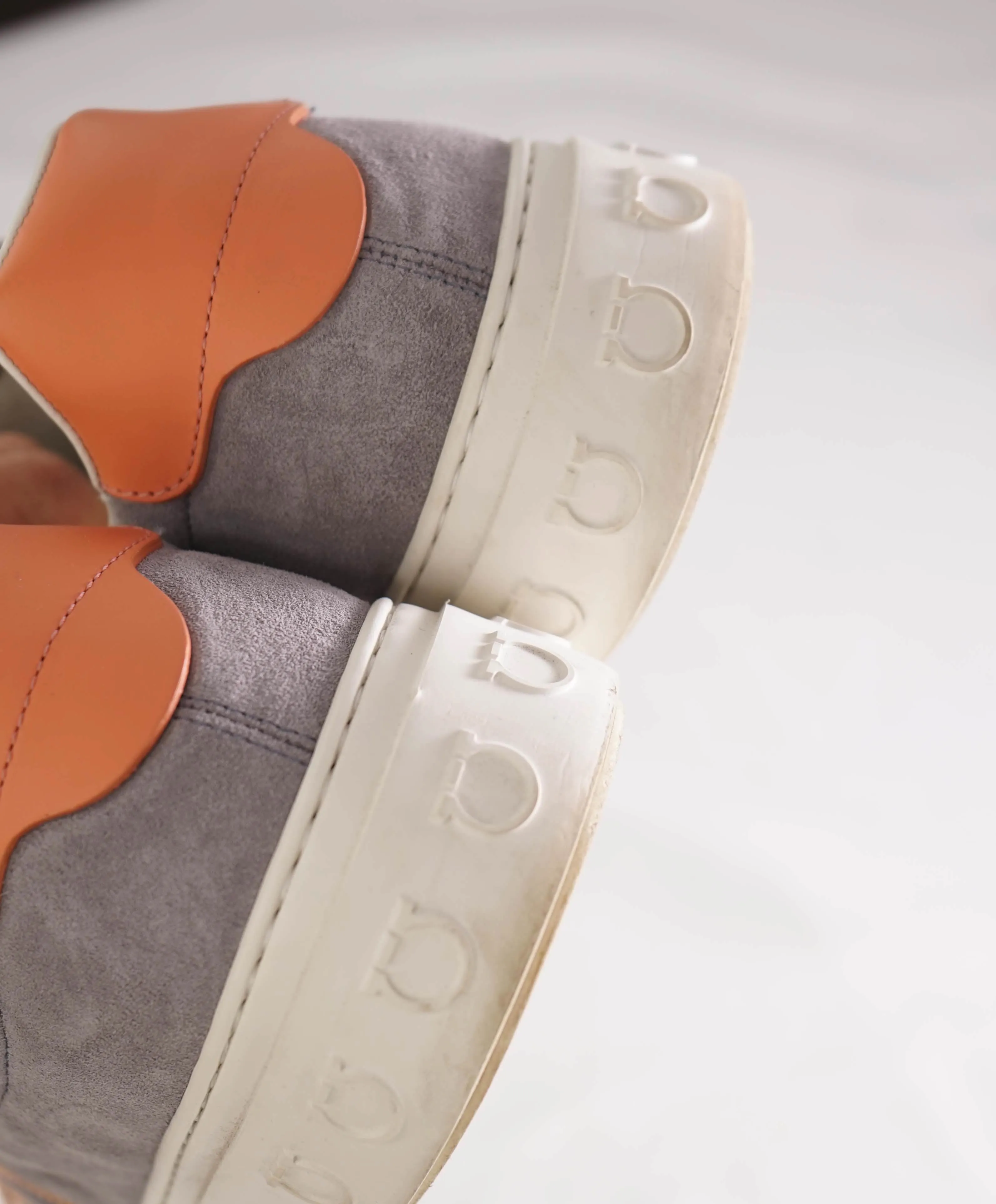 $750 SALVATORE FERRAGAMO - *BORG 5* Gray/Salmon Gancini Sneaker - 10 M US