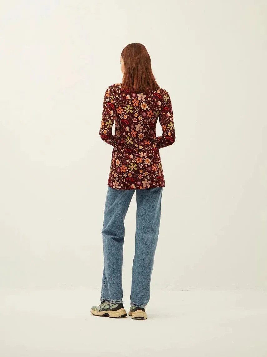 Camiseta Xantik Easy Garnet Bouquet Bliss