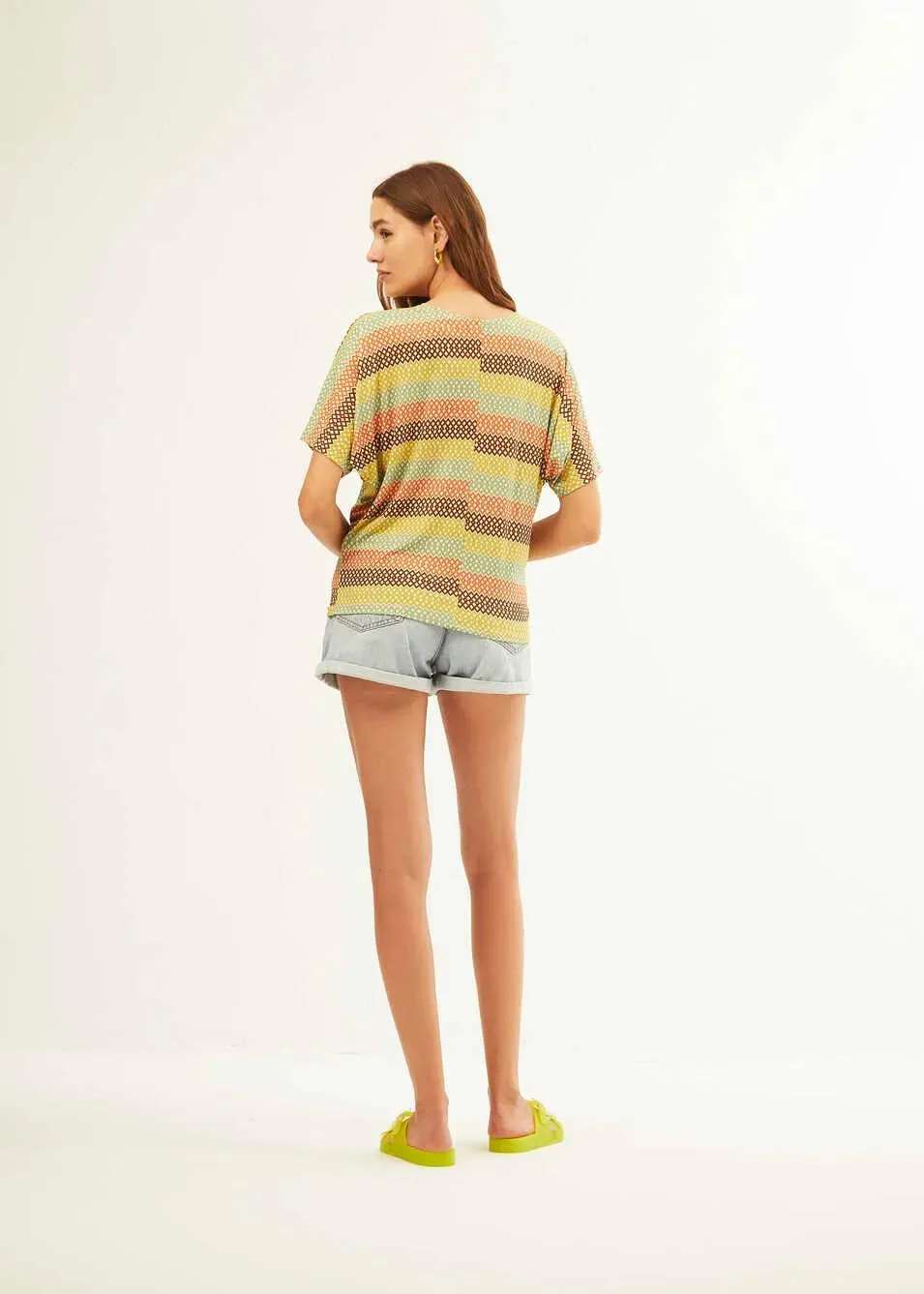 Camiseta Xantik Oversize Accordion Rainbow