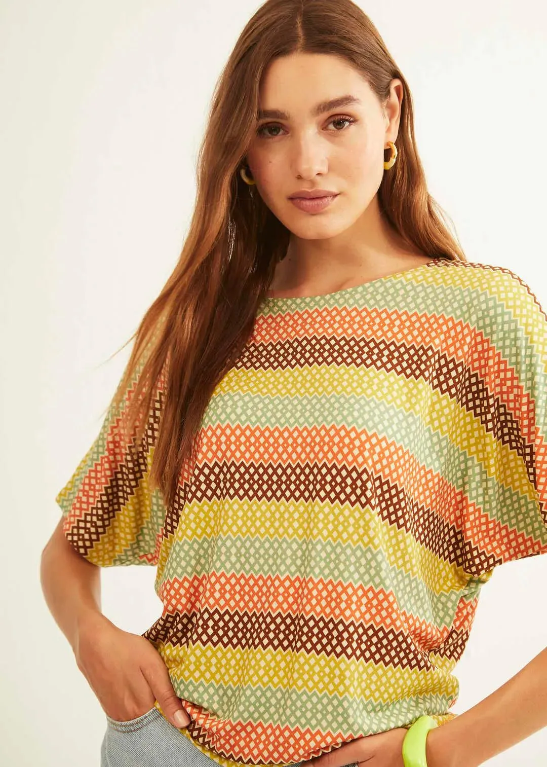 Camiseta Xantik Oversize Accordion Rainbow