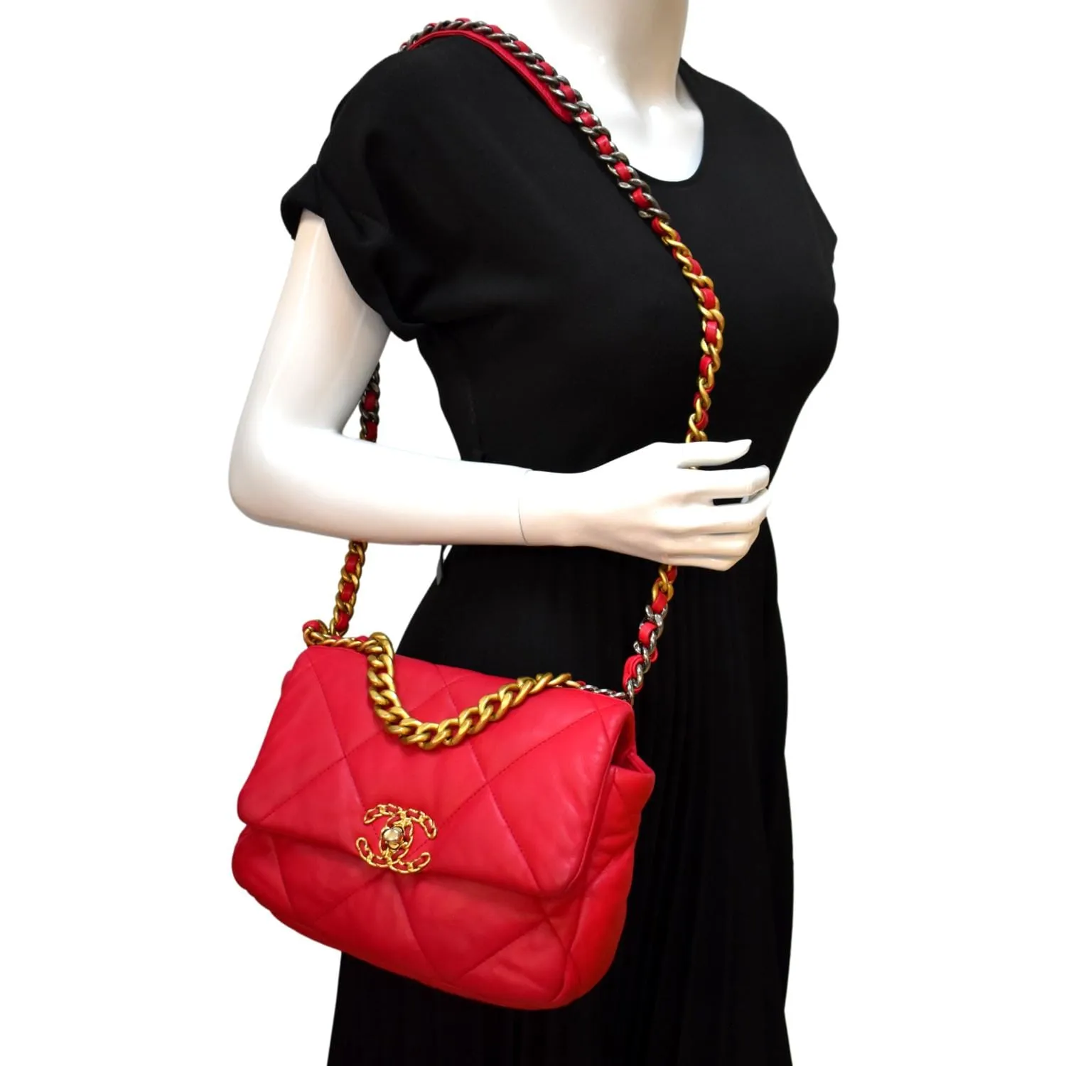 CHANEL 19 Medium Quilted Lambskin Leather Flap Shoulder Bag Red