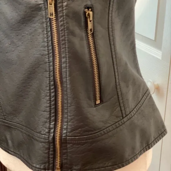 Christina Boy Meets GirlBlack Veganleather Zipper Sleeveless Vest Size Small