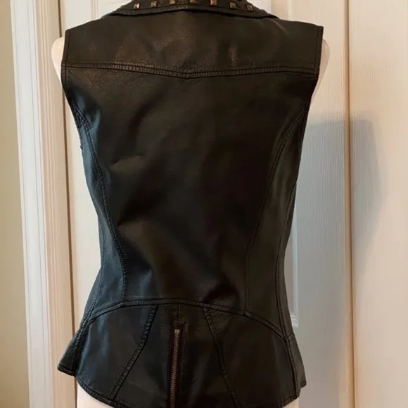 Christina Boy Meets GirlBlack Veganleather Zipper Sleeveless Vest Size Small