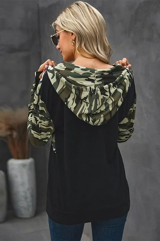 Contrast Camouflage Kangaroo Pocket Hoodie