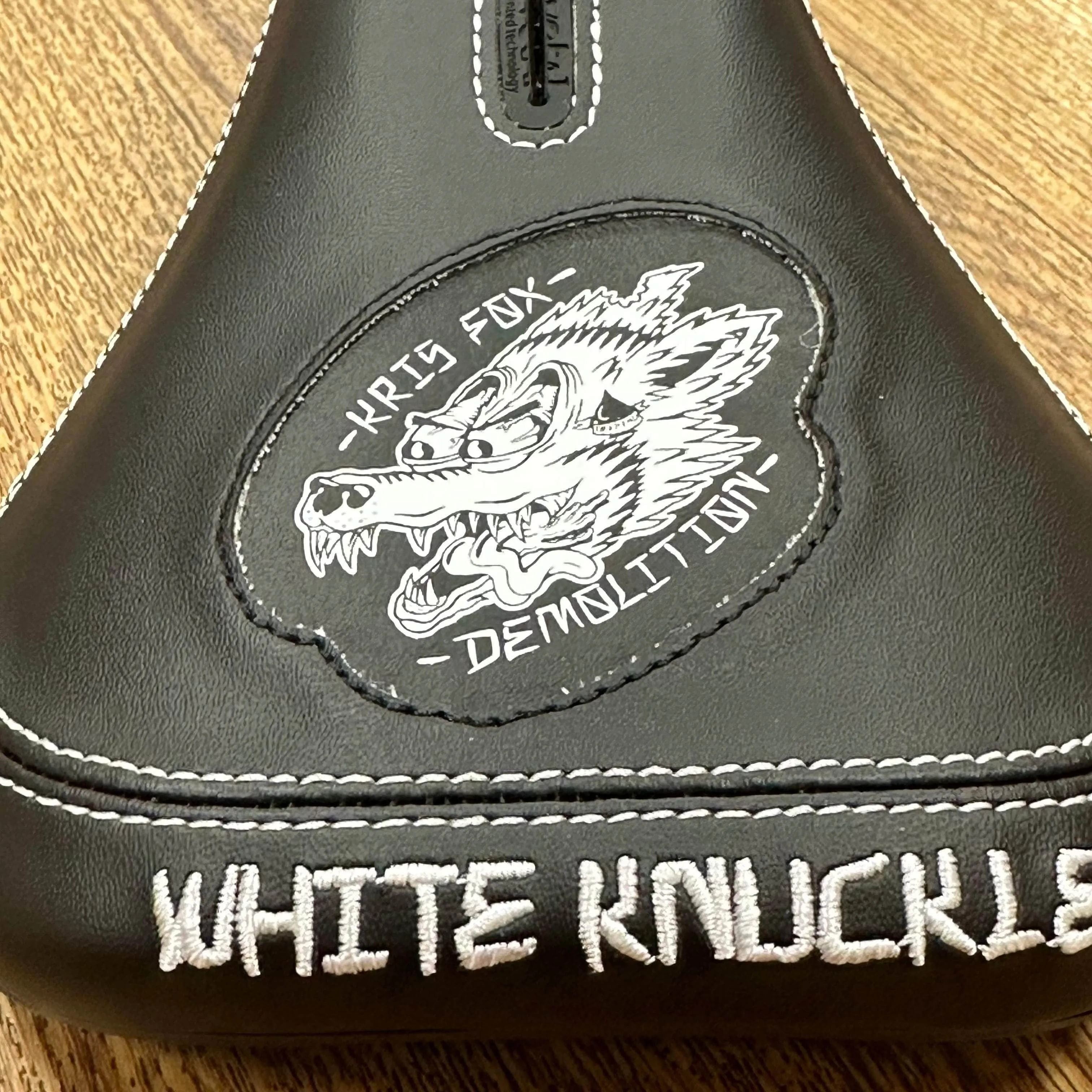Demolition Kris Fox Pivotal Seat