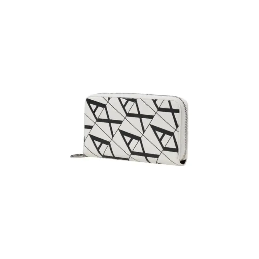 Elegant White Wallet with Black Geometric Pattern