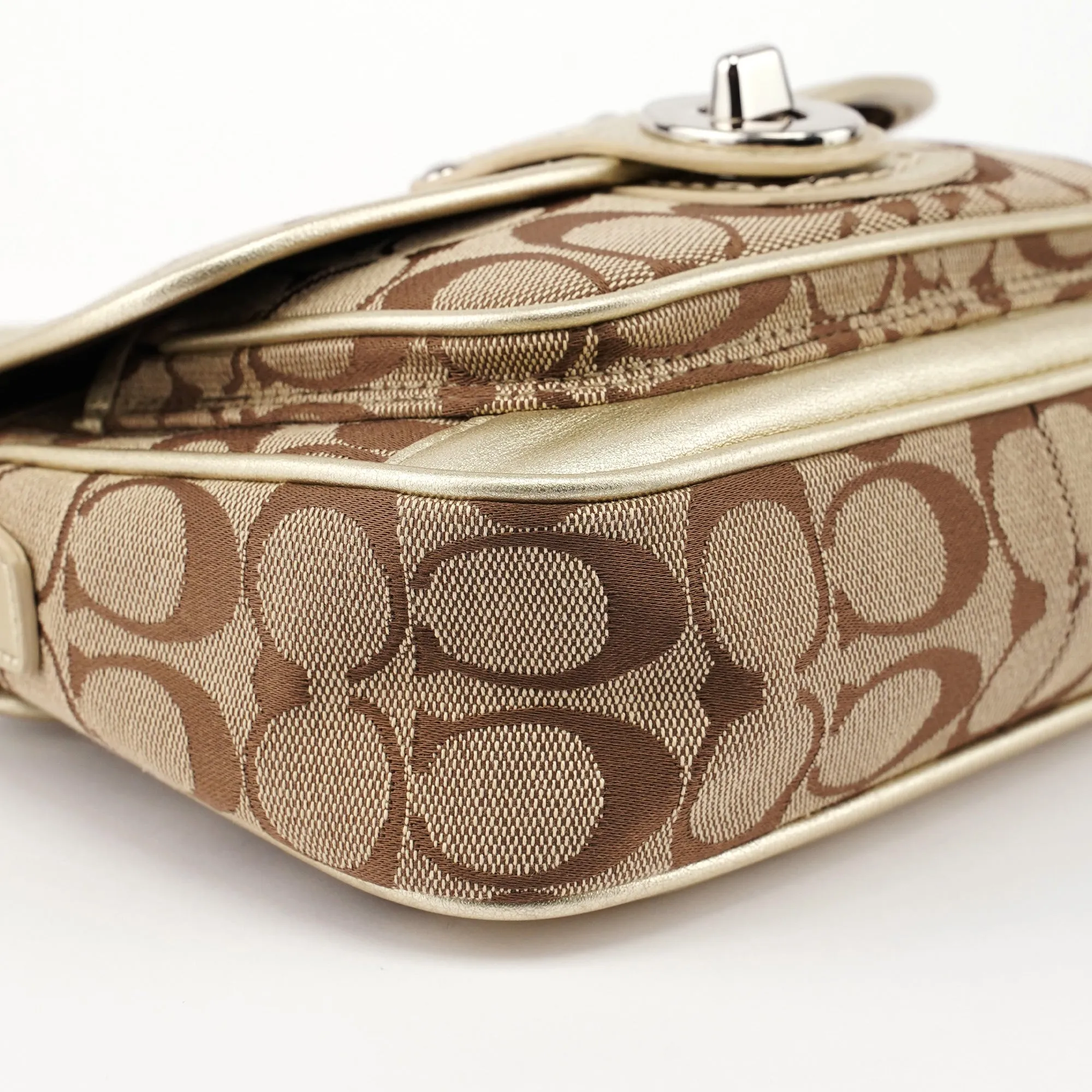 F14282 Beige Signature C Turnlock Shoulder Bag