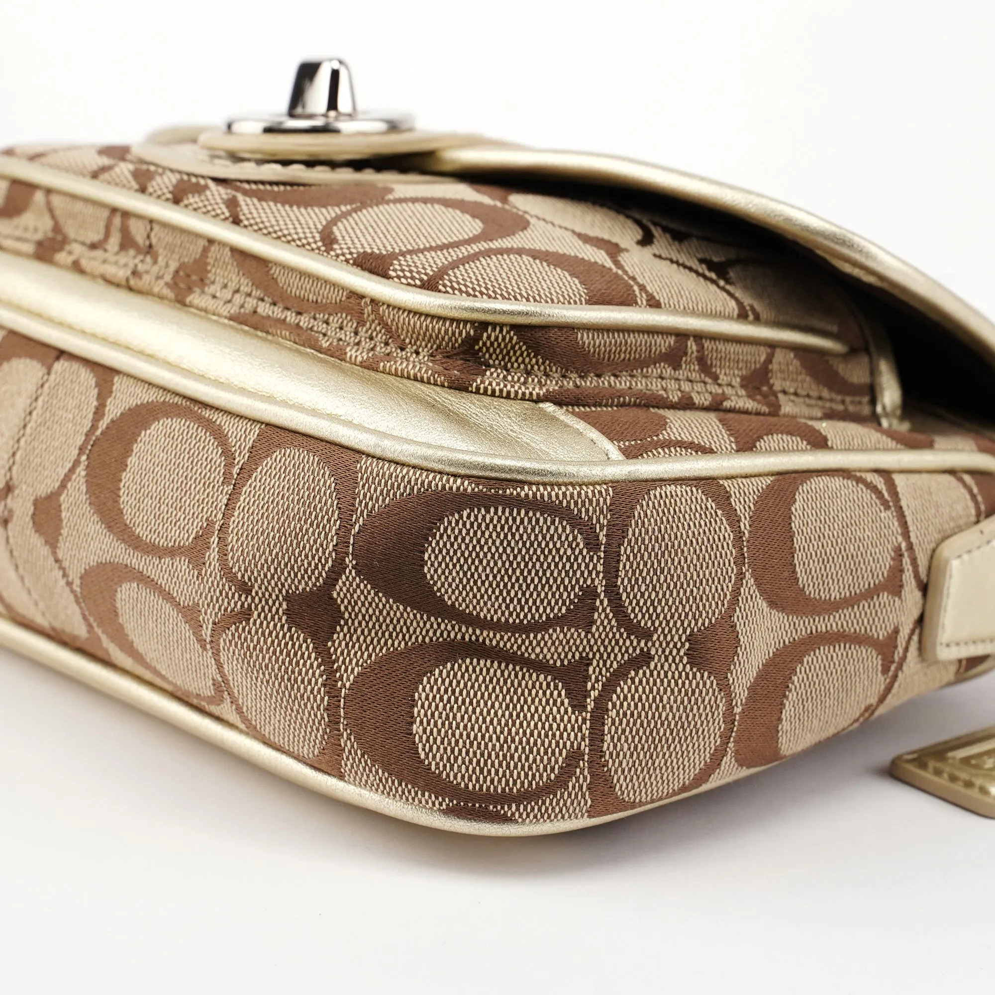 F14282 Beige Signature C Turnlock Shoulder Bag