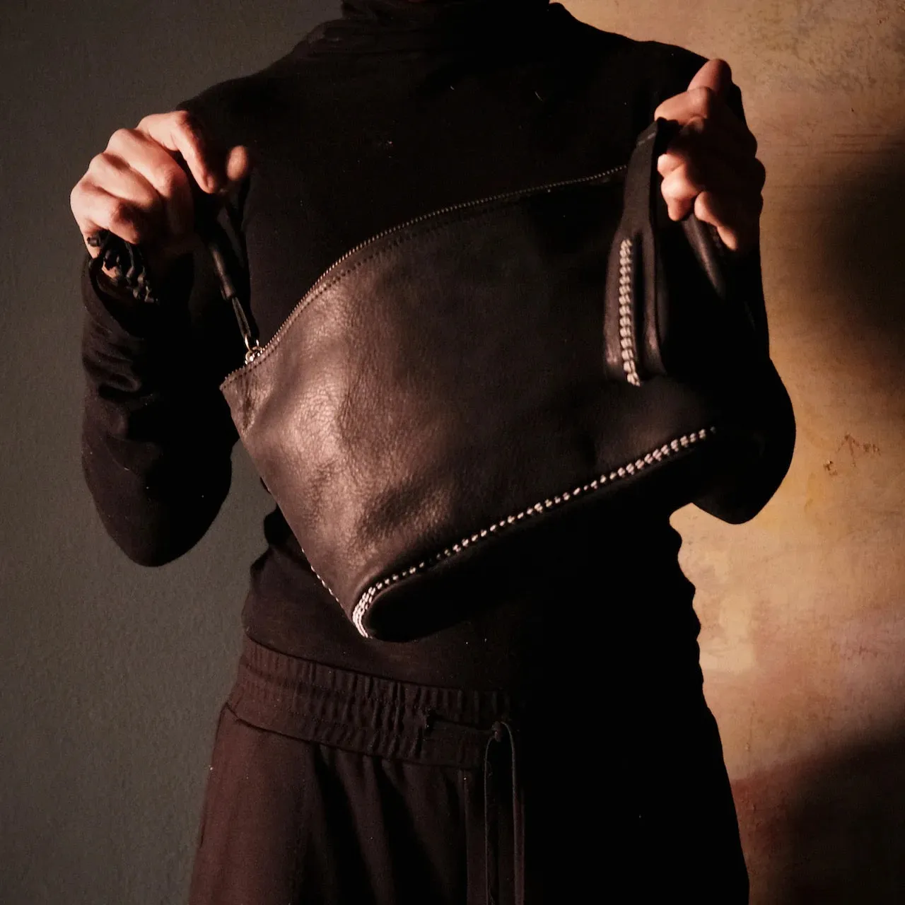 Fwd: HAMIMI: SARMA TASSLE CLUTCH