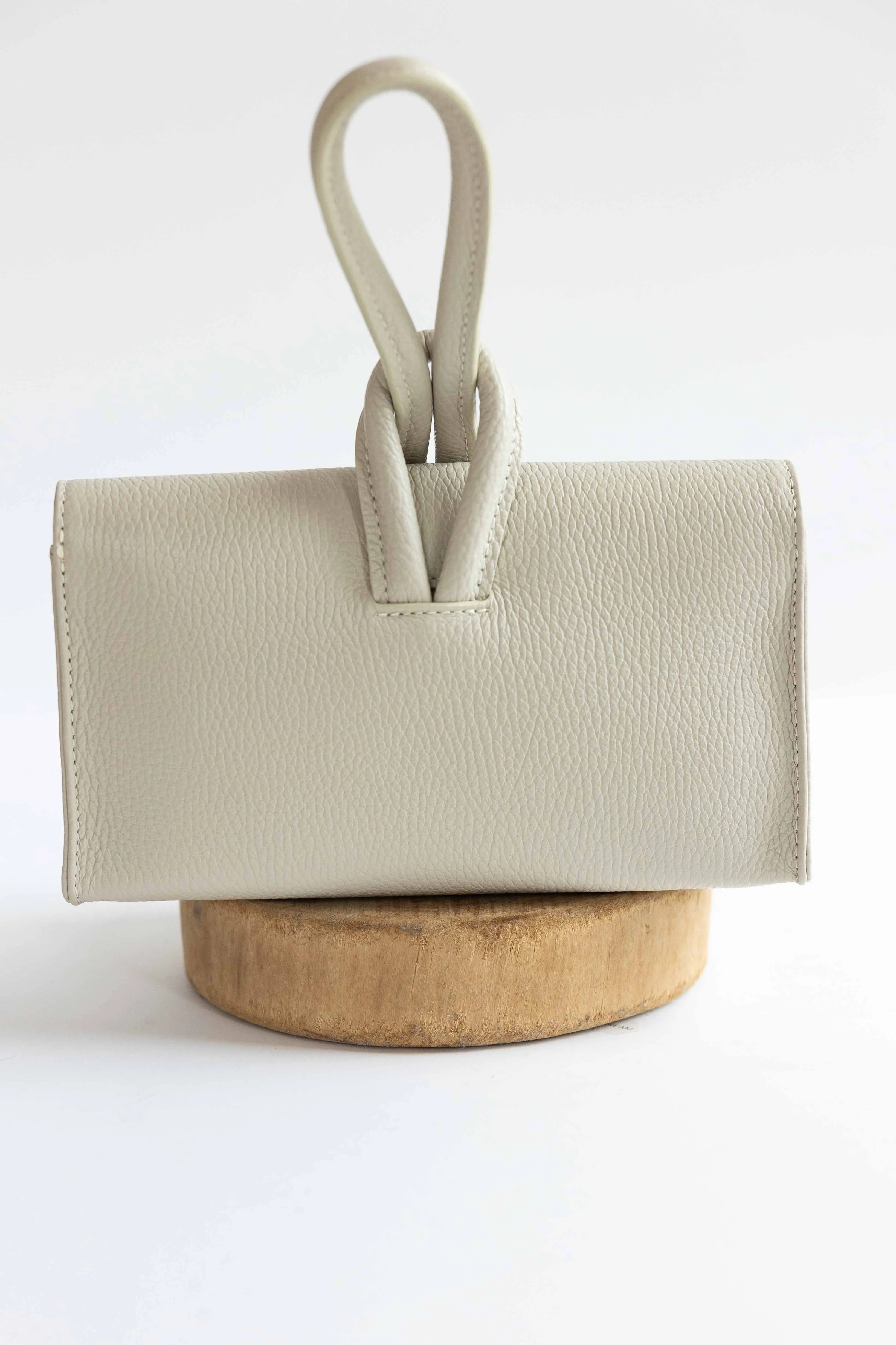 [GERMAN FUENTES] WRISTLET LEATHER BAG-BEIGE