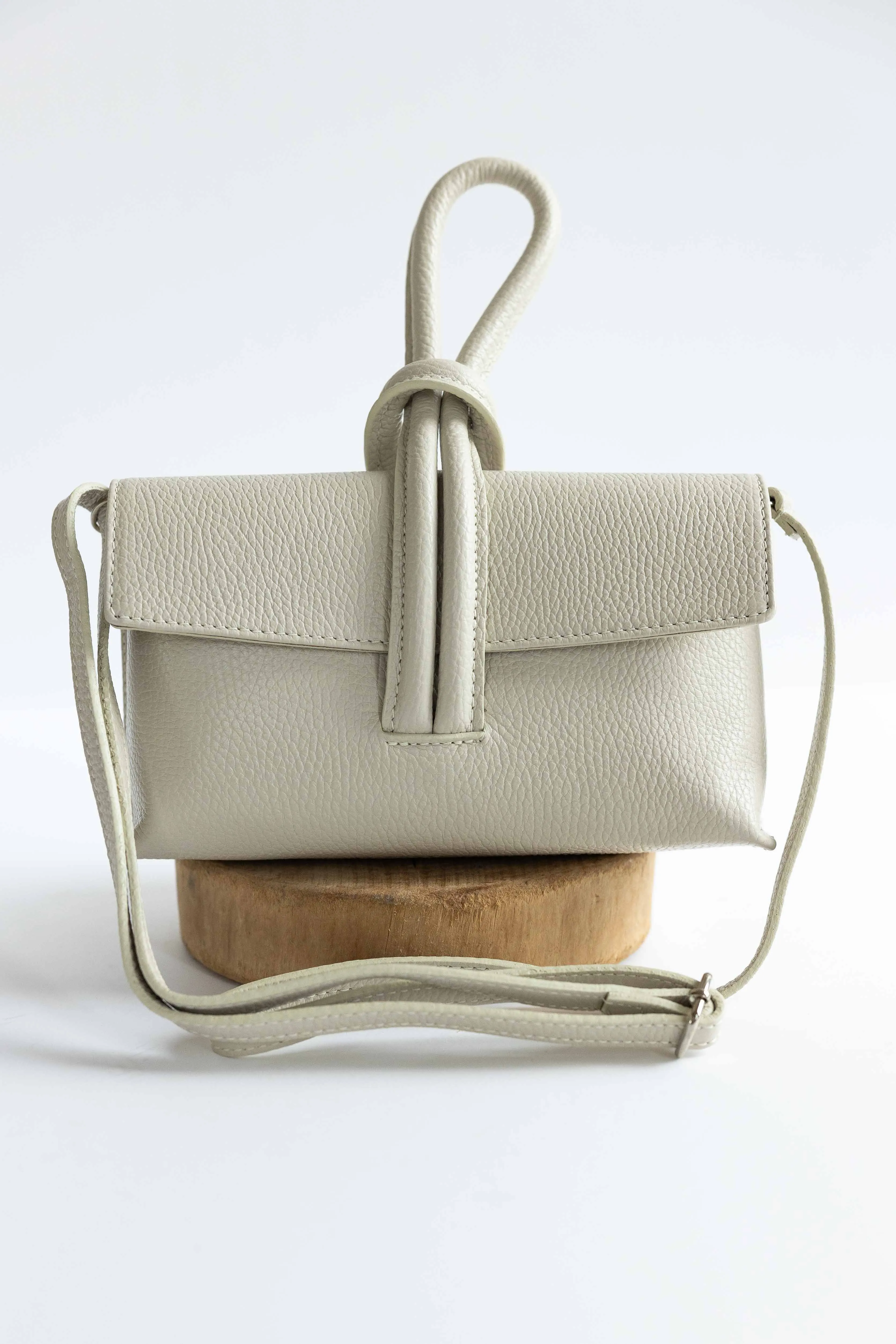 [GERMAN FUENTES] WRISTLET LEATHER BAG-BEIGE