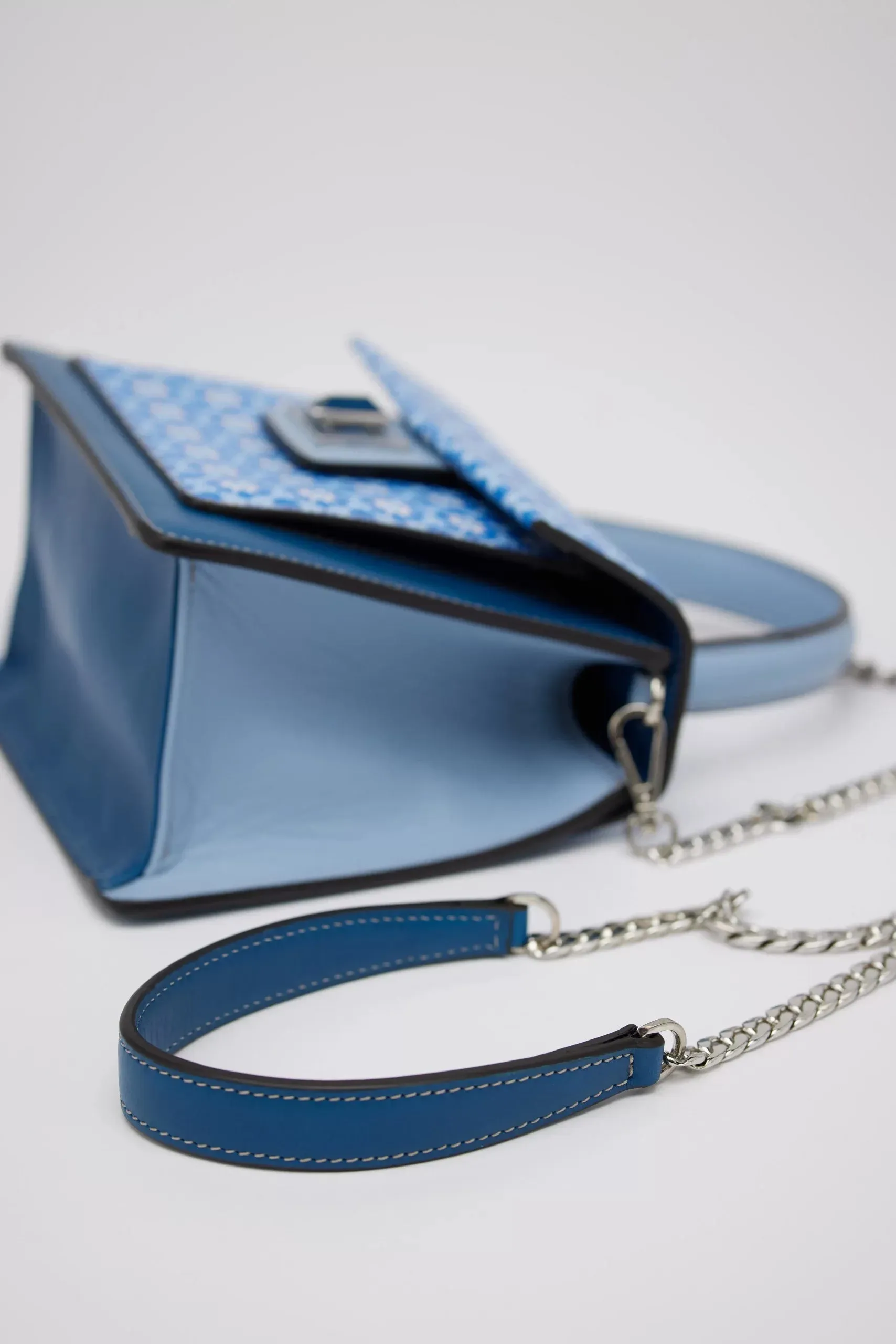 Hasna Blue