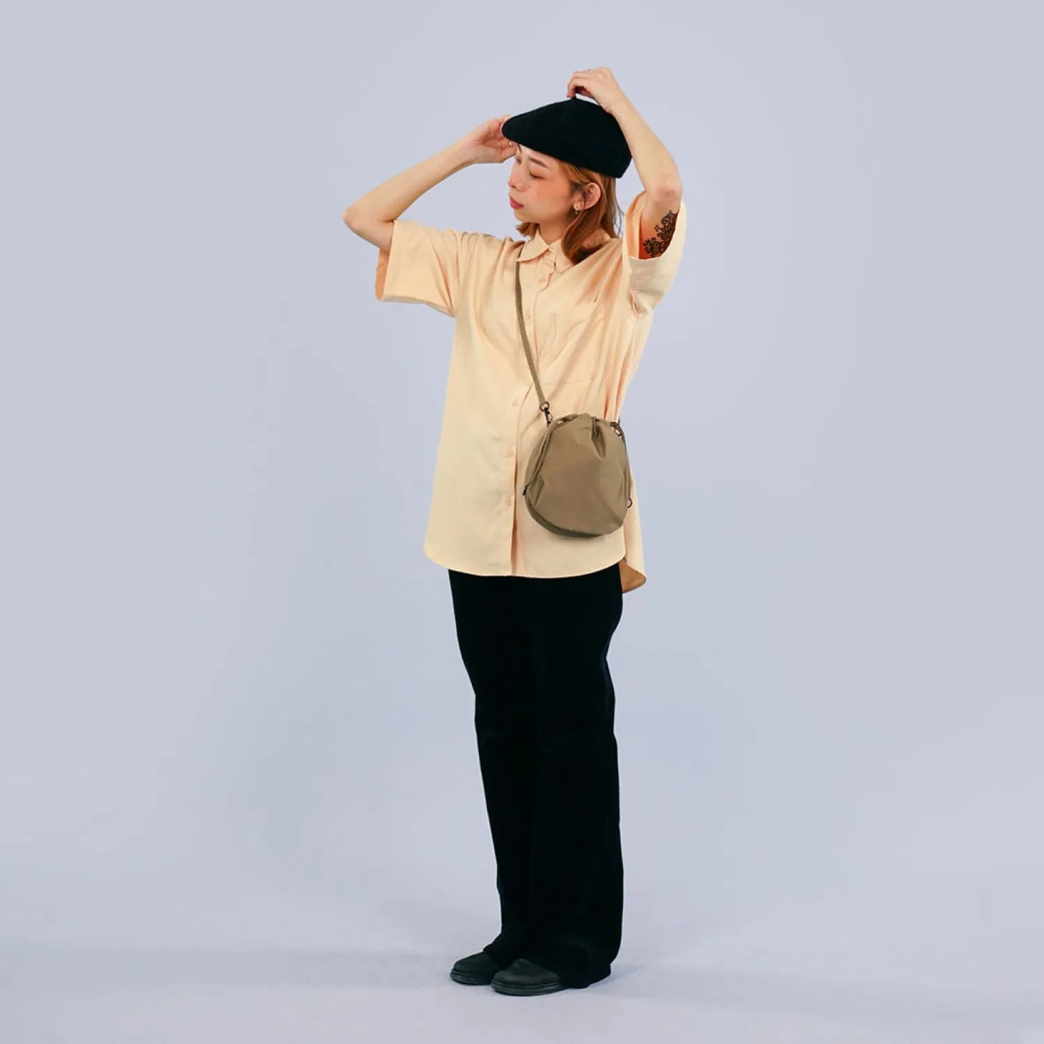 Hellolulu Nolly 2 Way Oval Sling M