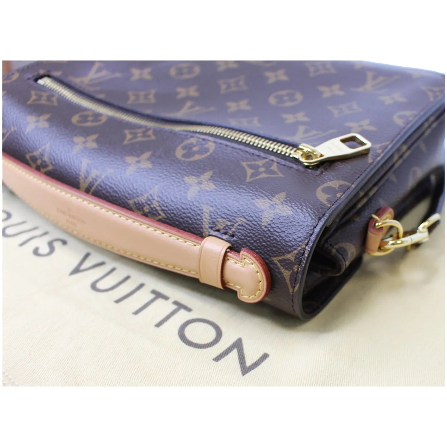 LOUIS VUITTON Metis Pochette Monogram Canvas Crossbody Bag Brown