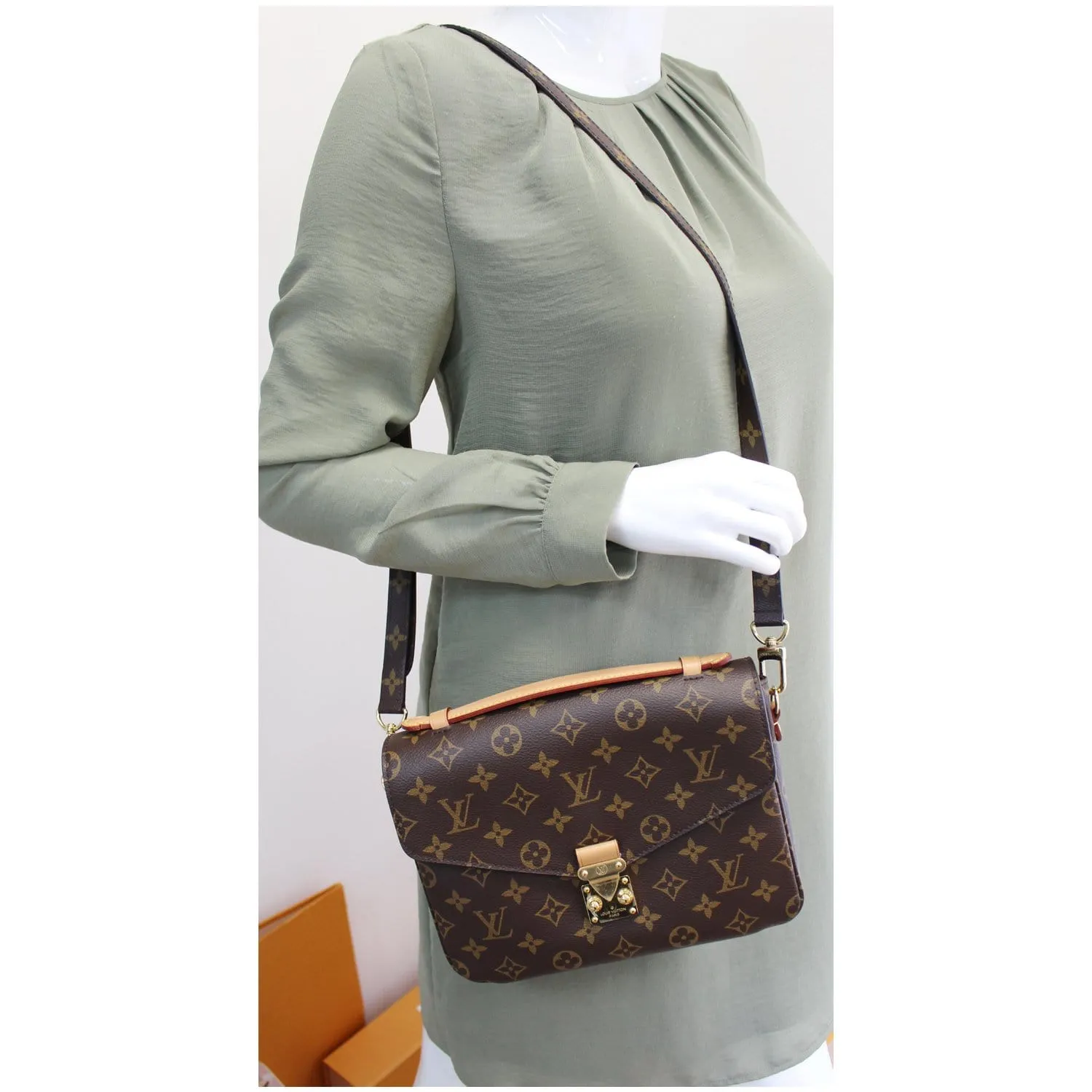 LOUIS VUITTON Metis Pochette Monogram Canvas Crossbody Bag Brown