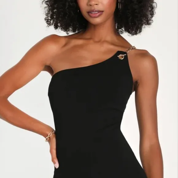 Lulus ,style is  “Ultimate Icon Black One-Shoulder Chain Strap Maxi Dress”, Sz M