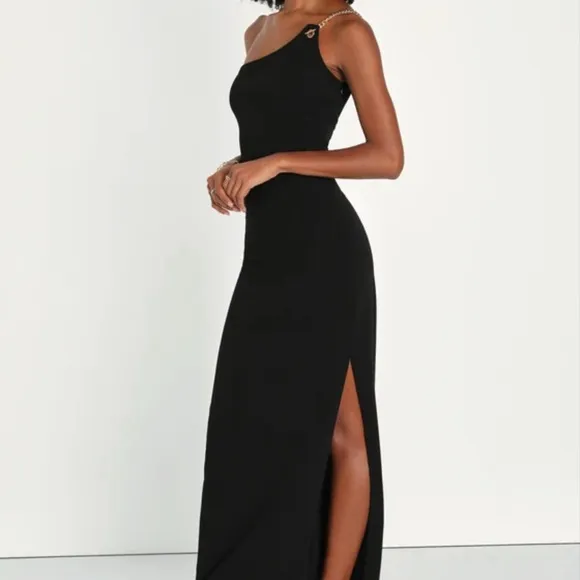 Lulus ,style is  “Ultimate Icon Black One-Shoulder Chain Strap Maxi Dress”, Sz M