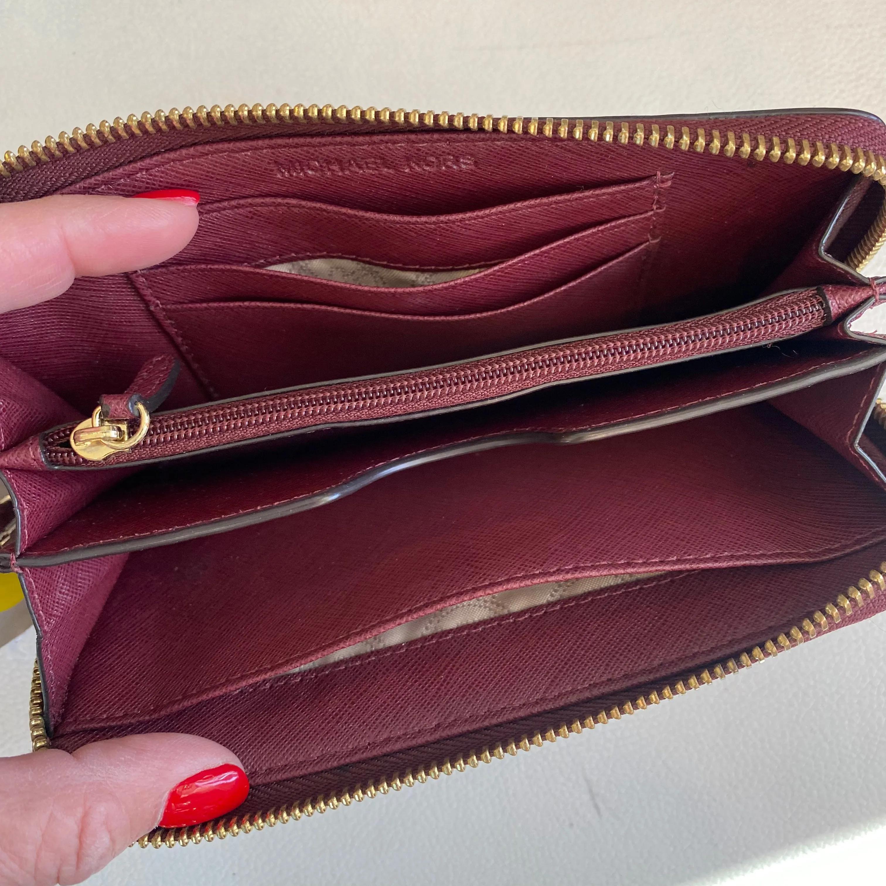 MICHAEL KORS Jet Set Continental Zip Around Leather Burgandy Wristlet