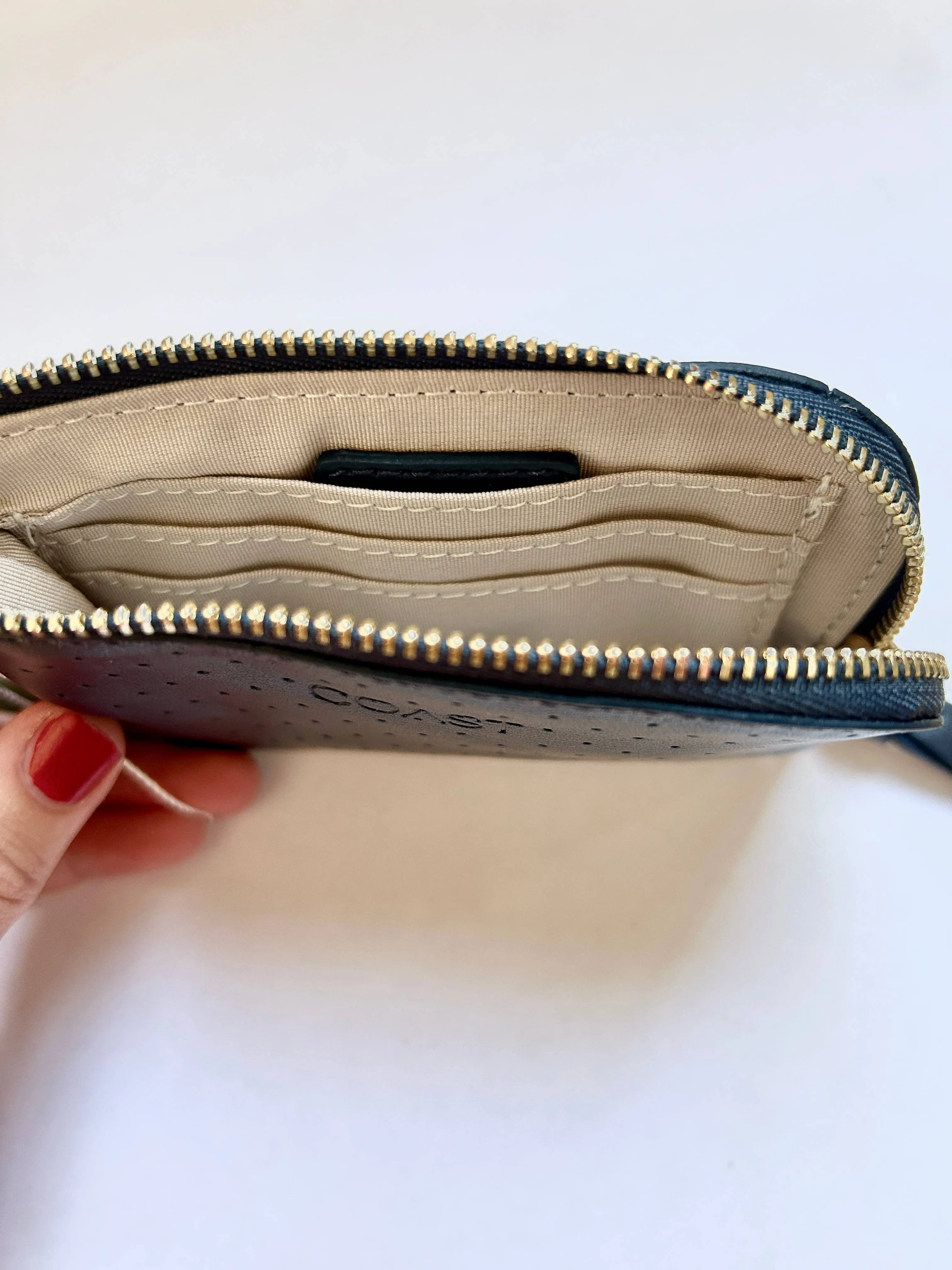 Newport Leather Zip Around Wallet: Navy
