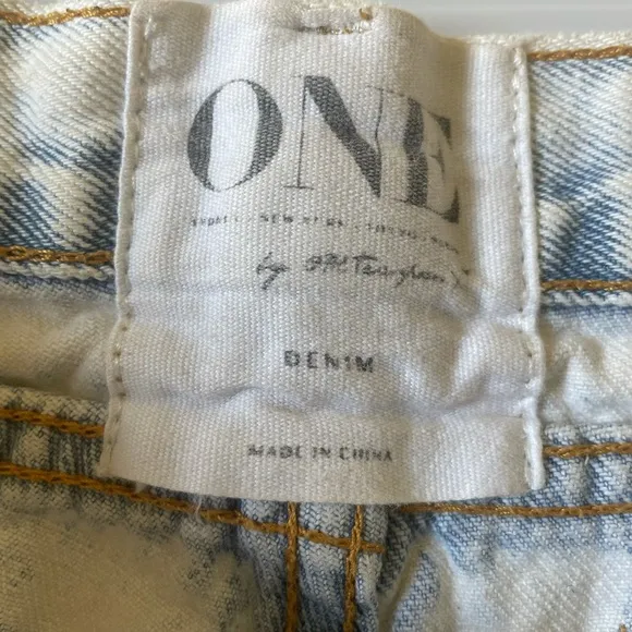 One Teaspoon Trash Whores Distressed Shorts 27