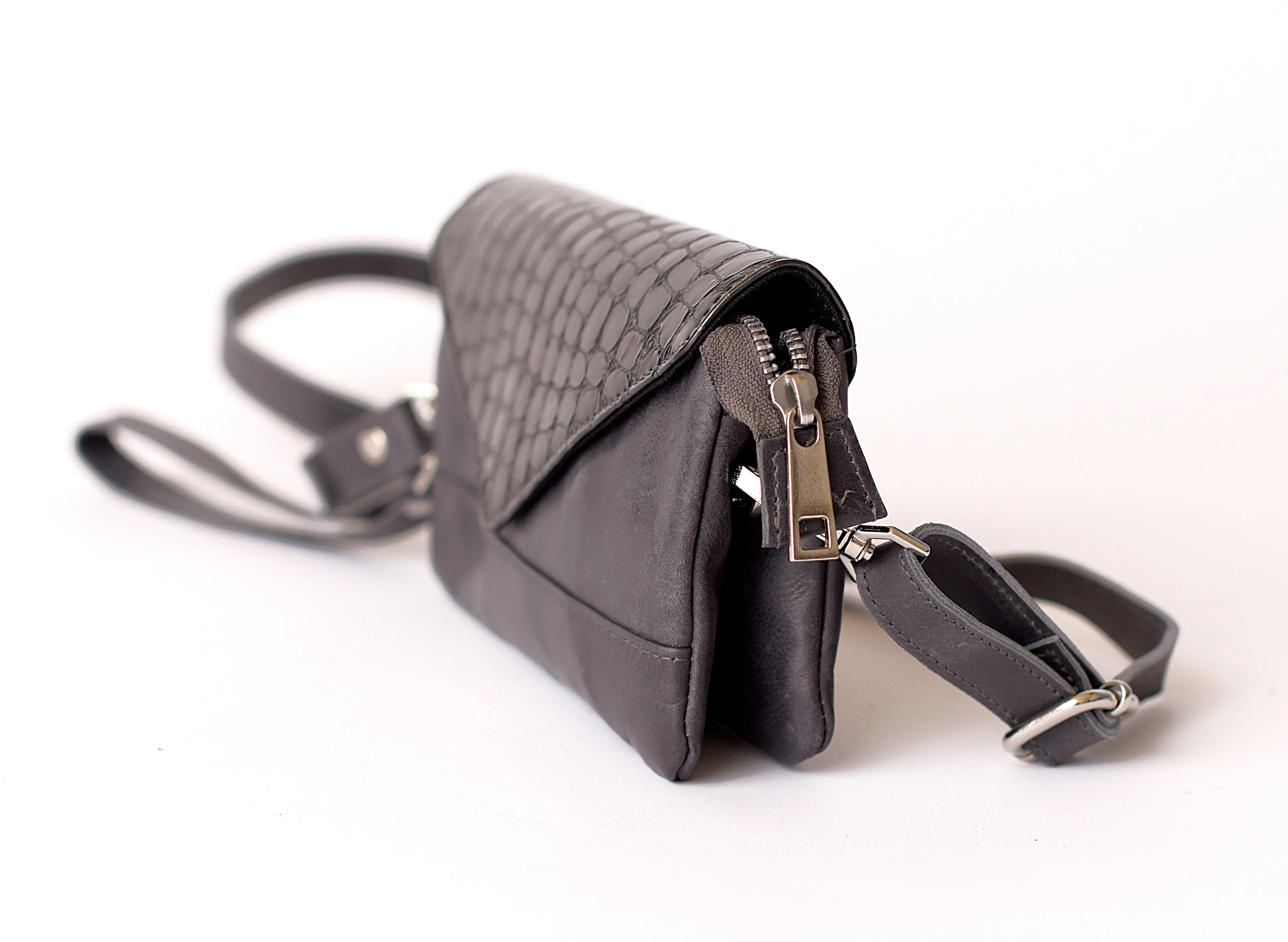 Signature Crossbody - Grey/Grey Croc
