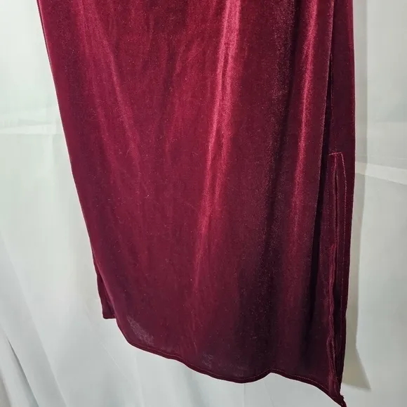 Social Bridesmaids Cabernet Size XS Asymmetrical Cowl Neck Velvet Midi Dress NWT