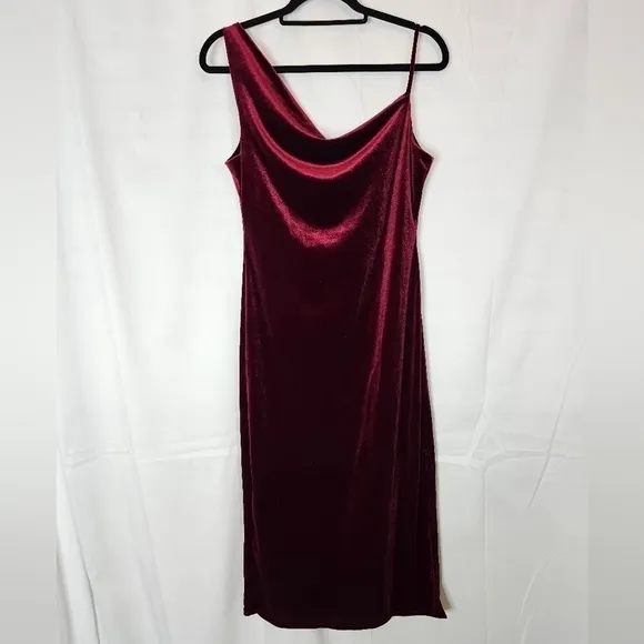 Social Bridesmaids Cabernet Size XS Asymmetrical Cowl Neck Velvet Midi Dress NWT