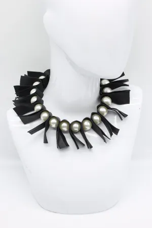 U-shaped Leatherette & Faux Pearls Necklace