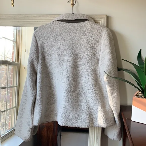 URBAN OUTFITTERS without walls ivory fleece Sherpa jacket (large) ✨