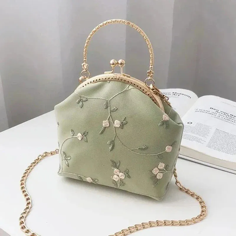 Vintage Embroidery Lace Flowers Shell Lock Purses for Women Wedding Bag Small Chain Women Shoulder Crossbody Bag Fringe Bags