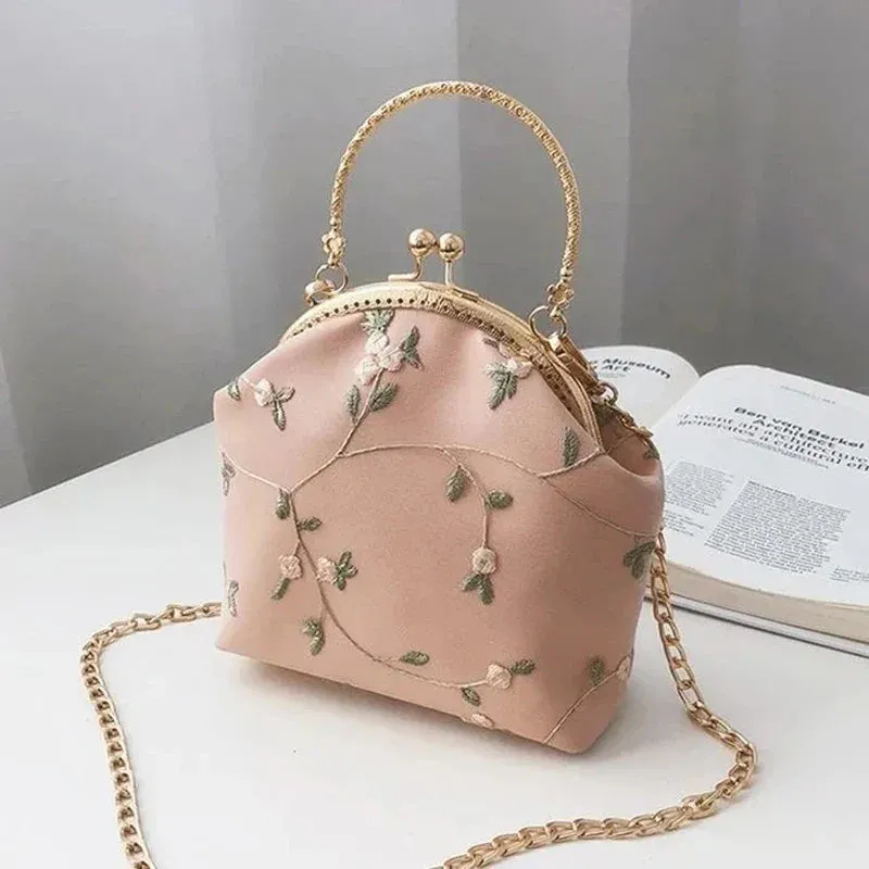 Vintage Embroidery Lace Flowers Shell Lock Purses for Women Wedding Bag Small Chain Women Shoulder Crossbody Bag Fringe Bags