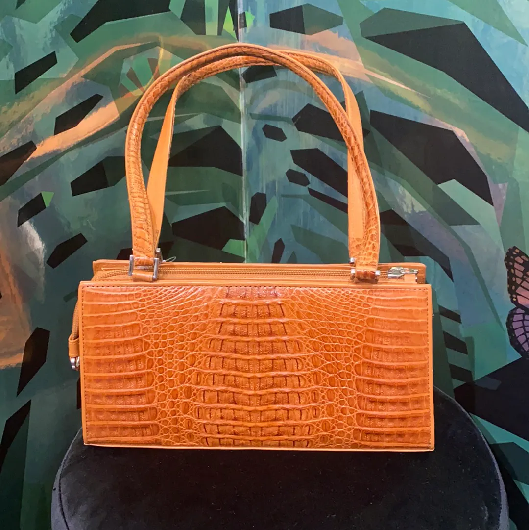 Vintage: Shoulder Alligator Purse