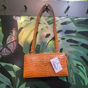 Vintage: Shoulder Alligator Purse