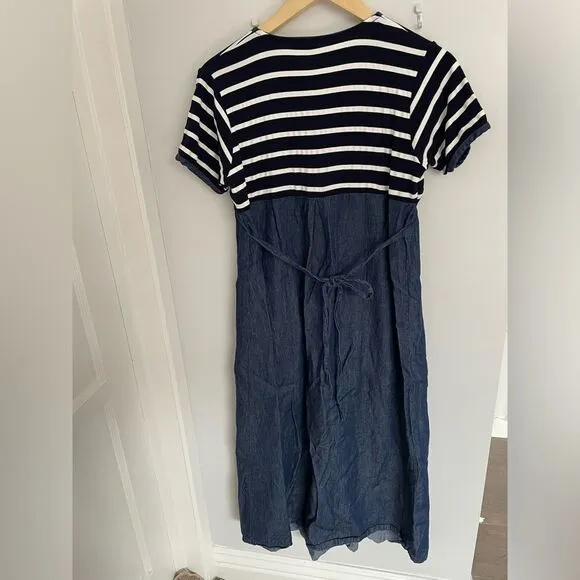 Women’s maternity feeding dress size M