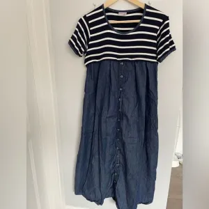Women’s maternity feeding dress size M